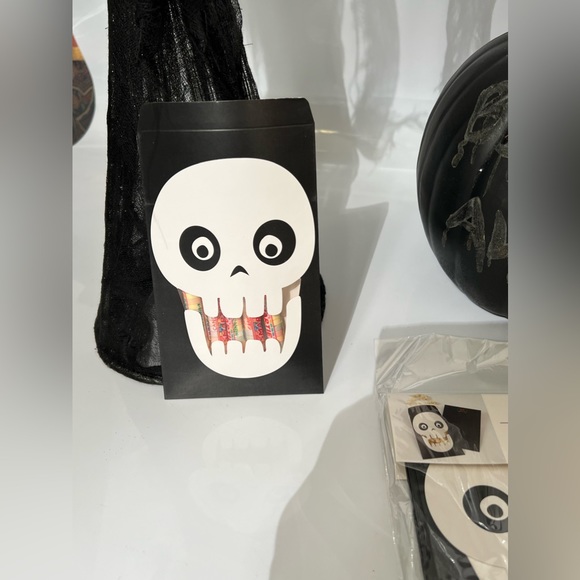 Roobee Skeleton Trick or Treat Bags with Stickers Set of 12 - Picture 5 of 9